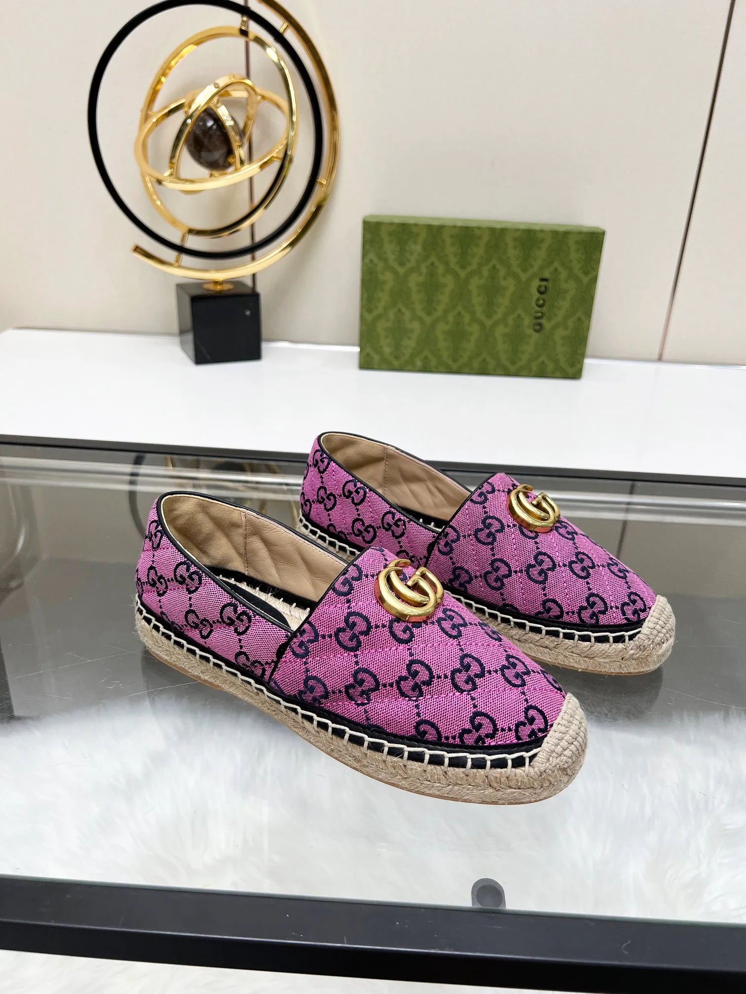 👟👟Ex-factory price 380👟👟 2024 new color early spring Gucci 🗽🗽Gucci classic logo logo canvas fisherman shoes, espadrilles made of double G imported fabric. The color of the brand's double G letter cross-woven pattern will be reinterpreted every season, and the charm of the collection elements will be interpreted through more fresh and eye-catching materials and designs. •Pink, dozens of colors, choose as you like, choose as you like •Women’s style •Number of sizes 35-42